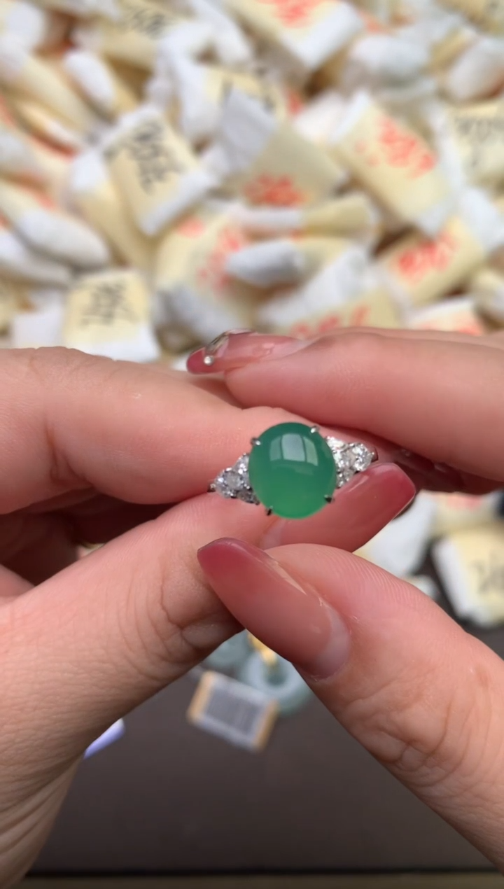 翡翠戒指18K金镶嵌—