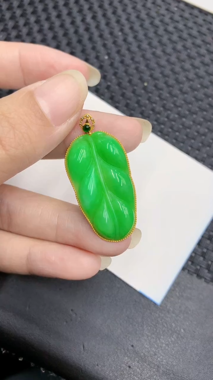 【闪购商品】翡翠颈饰18K金镶嵌            8