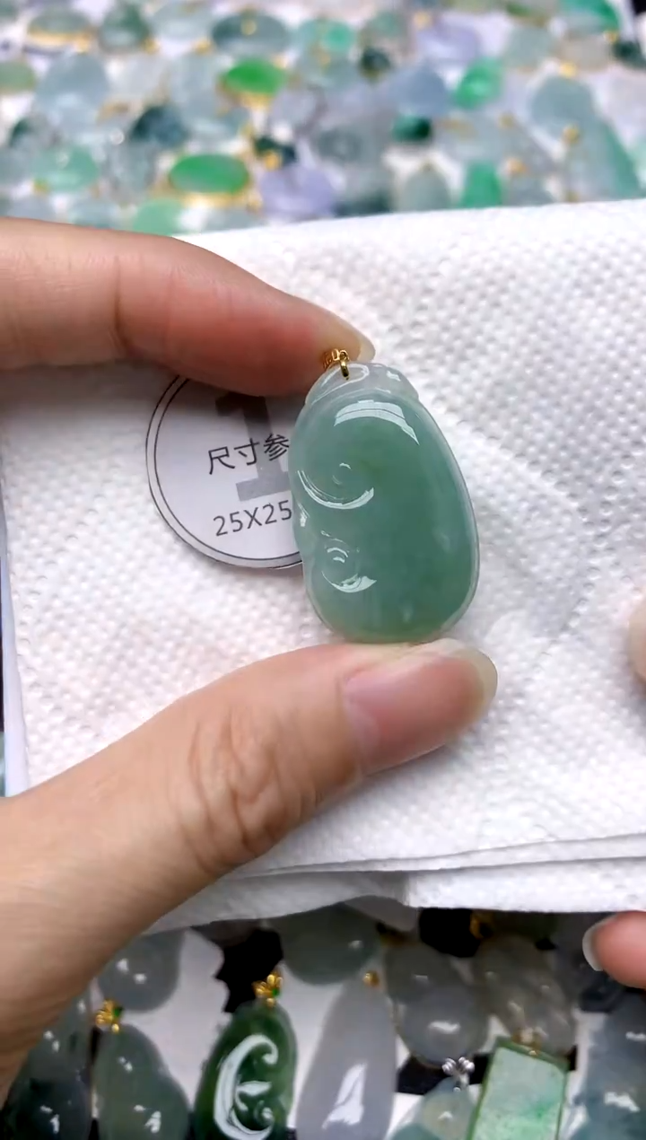 颈饰18K金镶嵌翡翠天然A货翡翠