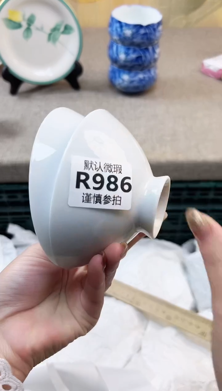瓷片有****猫 986              