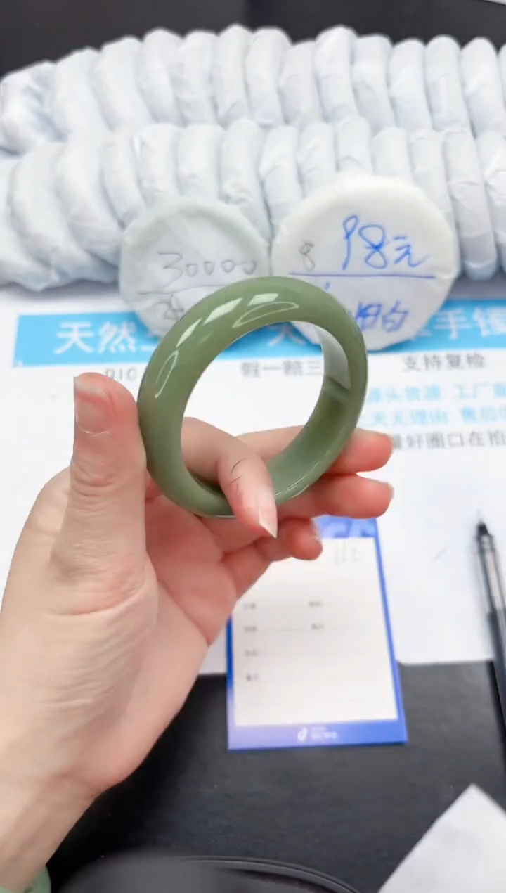 【闪购商品】石英质玉手镯未镶嵌110-53.7