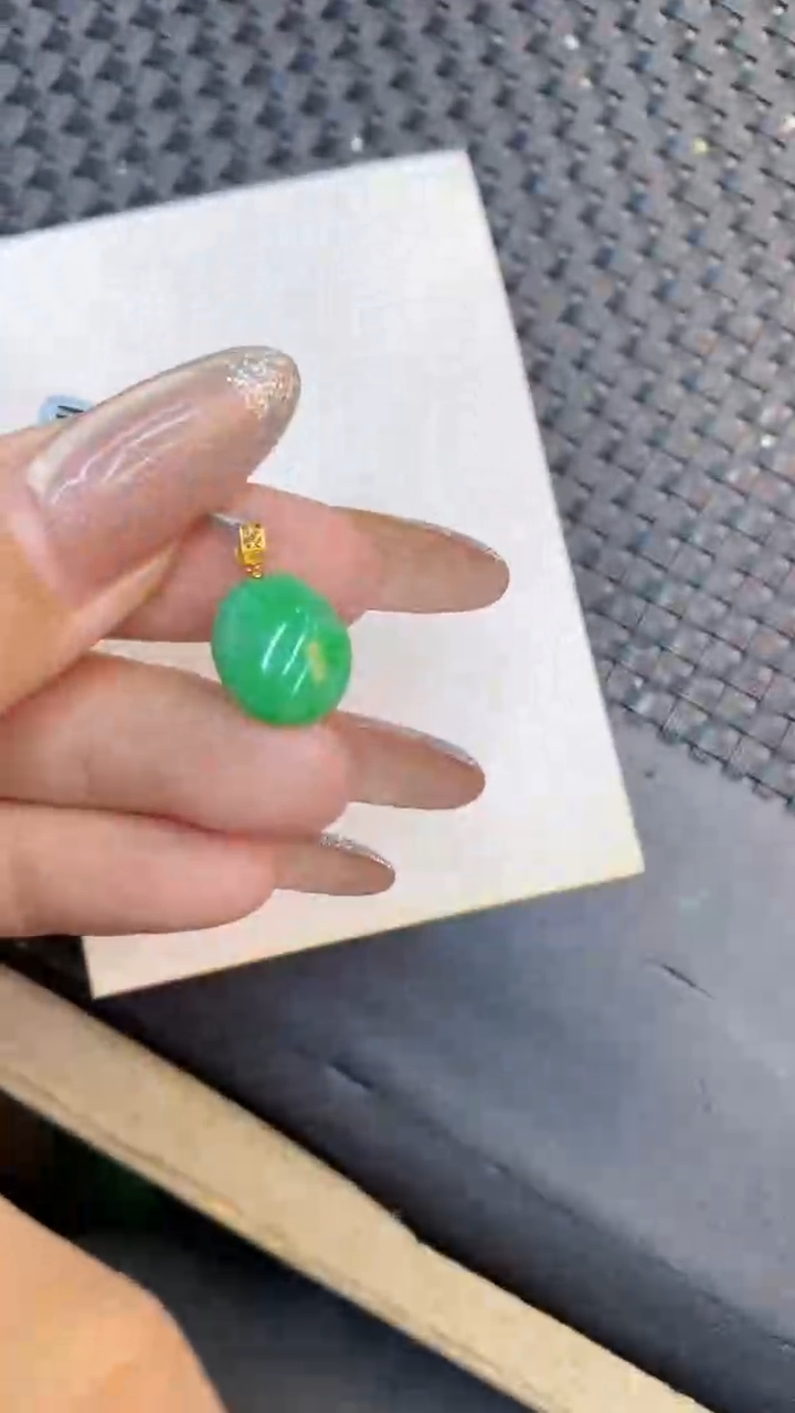 颈饰18K金镶嵌翡翠1