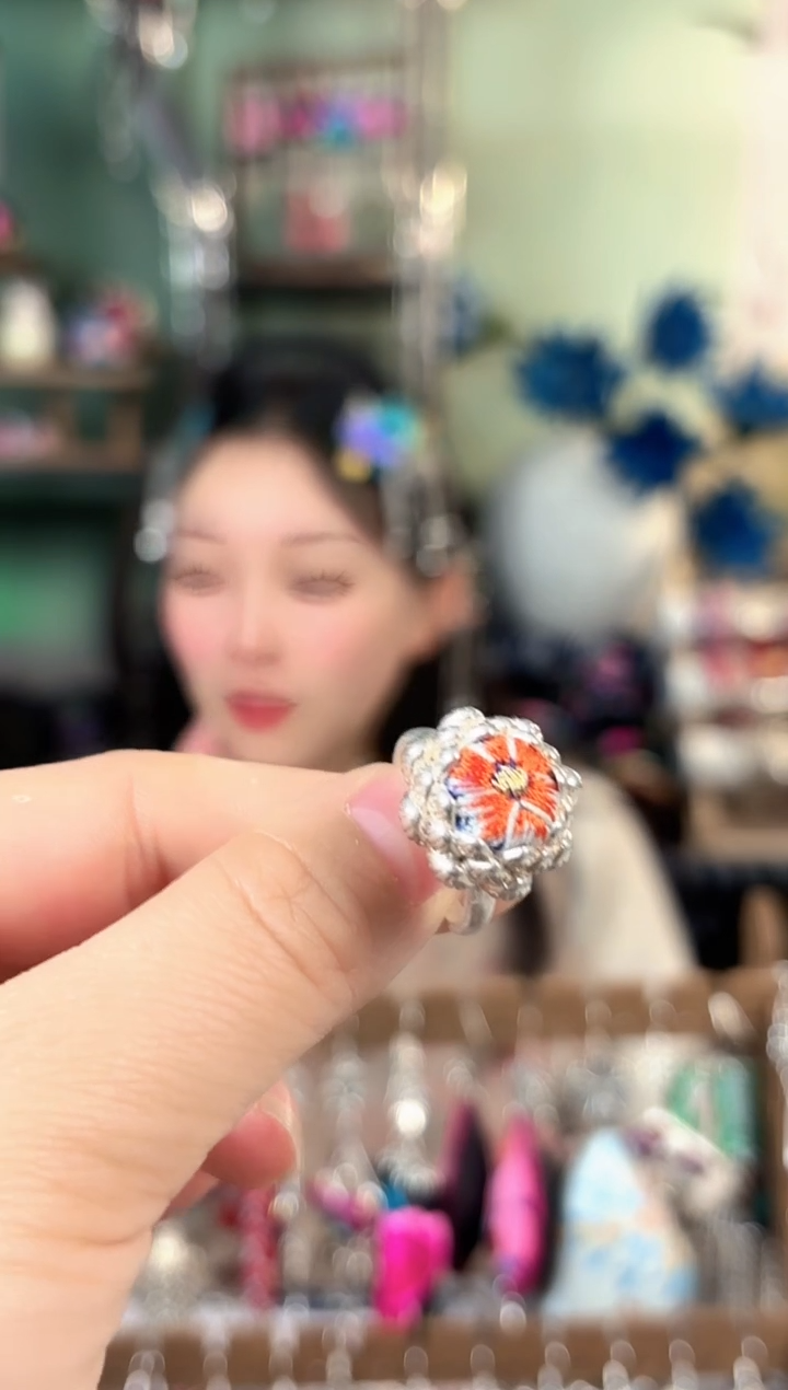 ✨**✨彩云南阁非遗老绣饰品527*