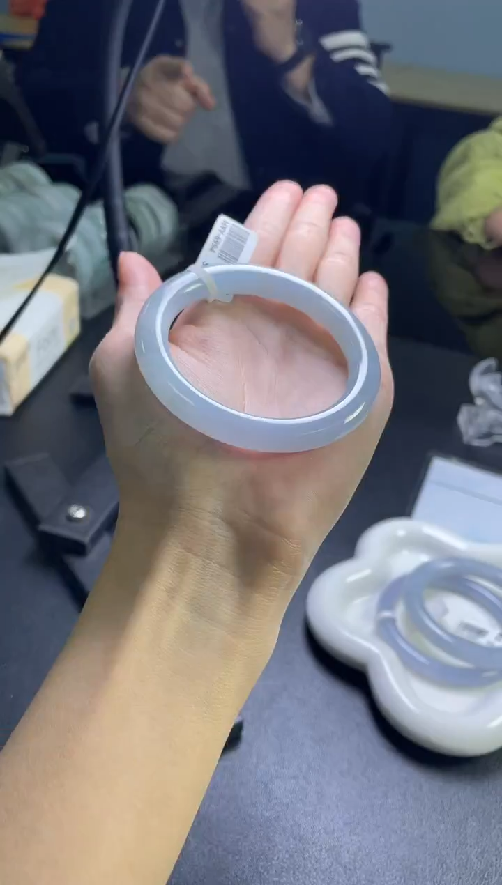 未镶嵌手镯定制翡翠沩**乖手镯