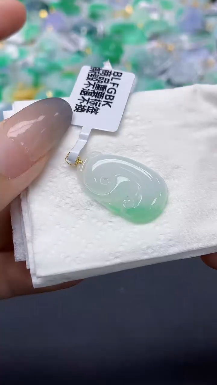 翡翠18K金镶嵌颈饰天然缅甸a货翡翠