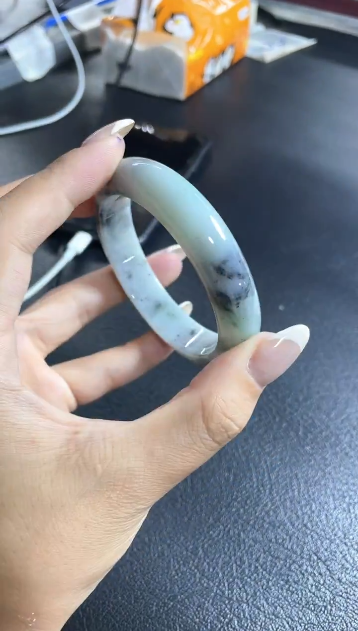 未镶嵌定制翡翠手镯