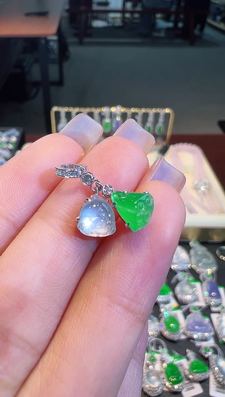 【闪购商品】翡翠吊坠(不含链)18K金镶嵌小滴溜