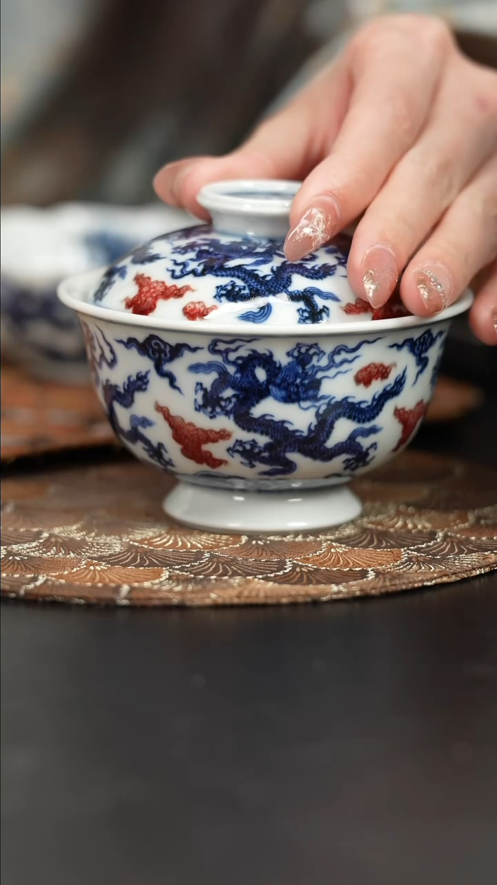 【闪购商品】杯屹朴堂釉里红缠枝龙