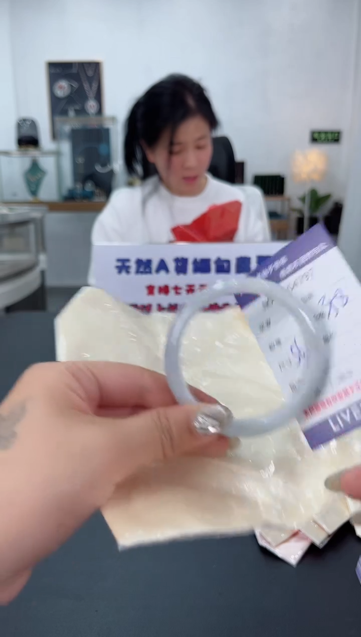 【闪购商品】翡翠手镯未镶嵌天然翡翠A货