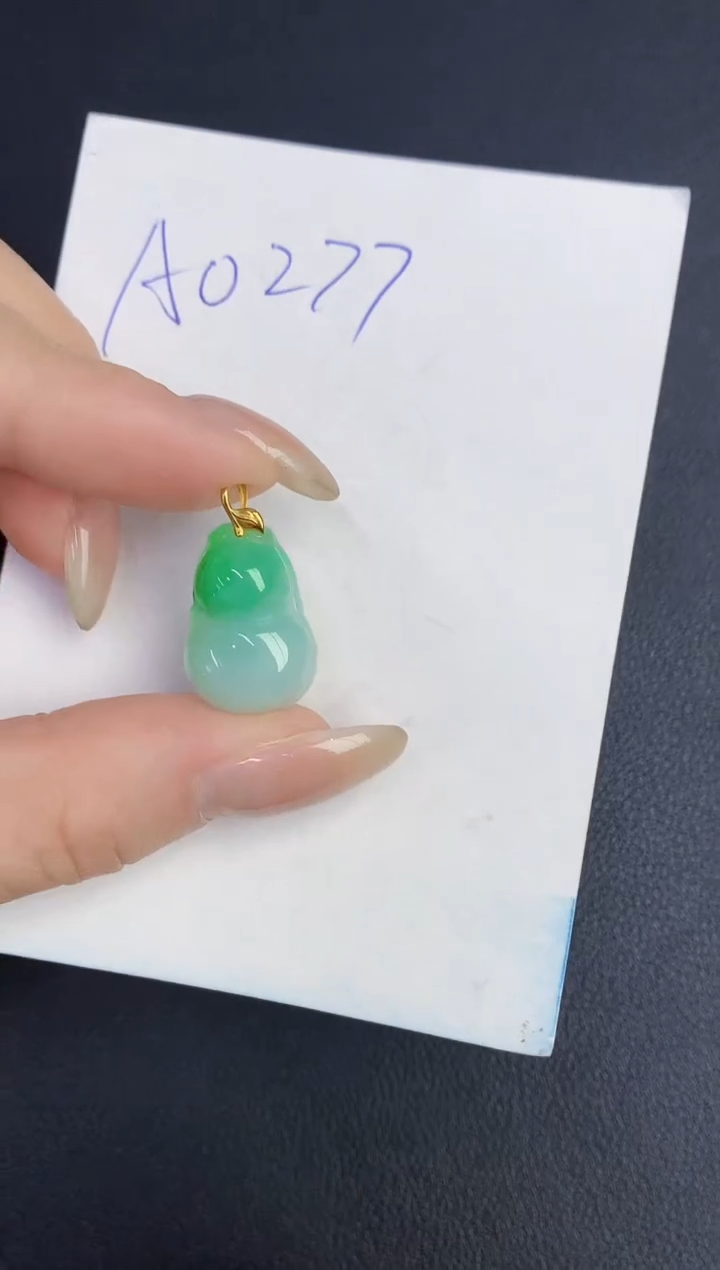 翡翠18K金镶嵌颈饰缅甸天然翡翠A货