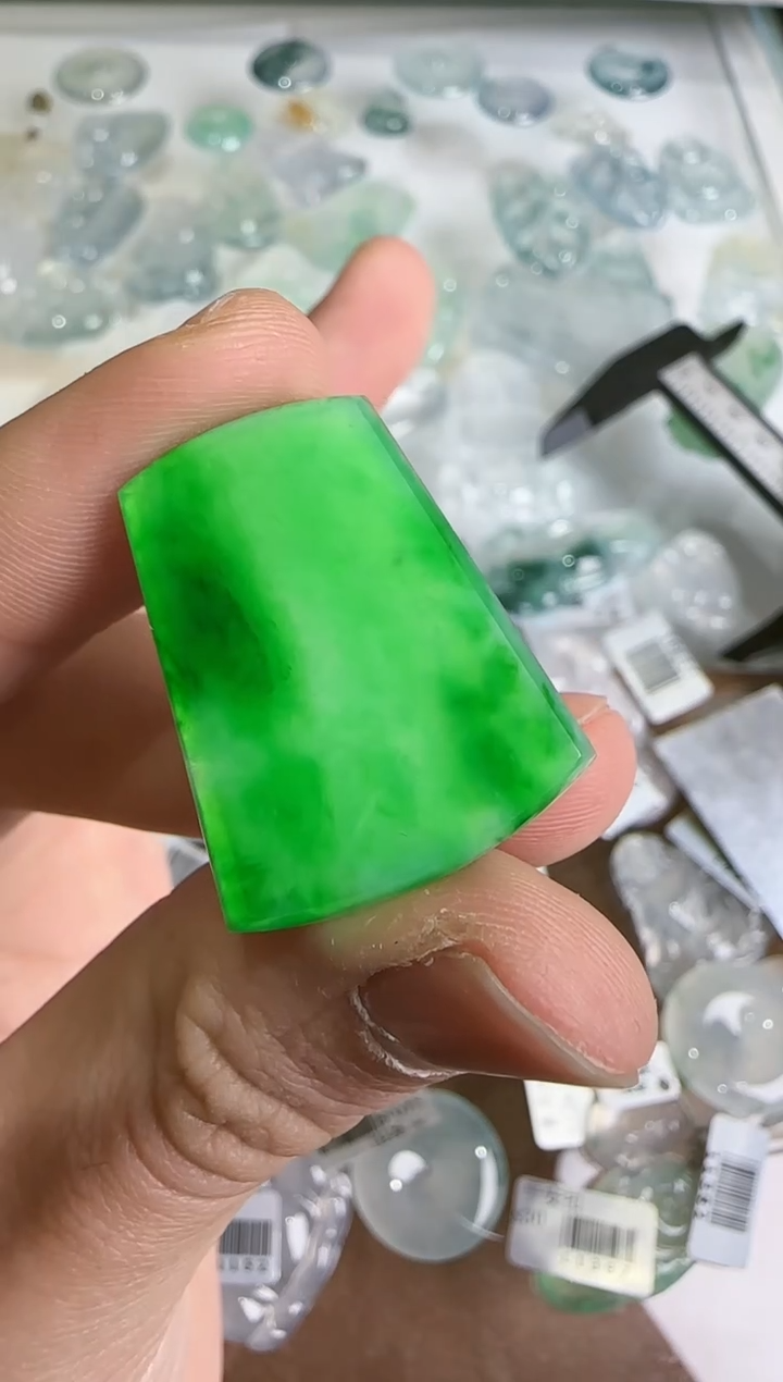 【闪购商品】翡翠吊坠(不含链)未镶嵌