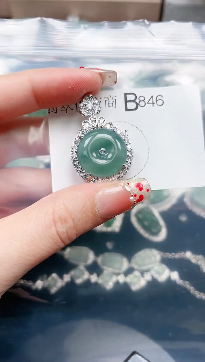 【闪购商品】翡翠颈饰未镶嵌846赠皮绳