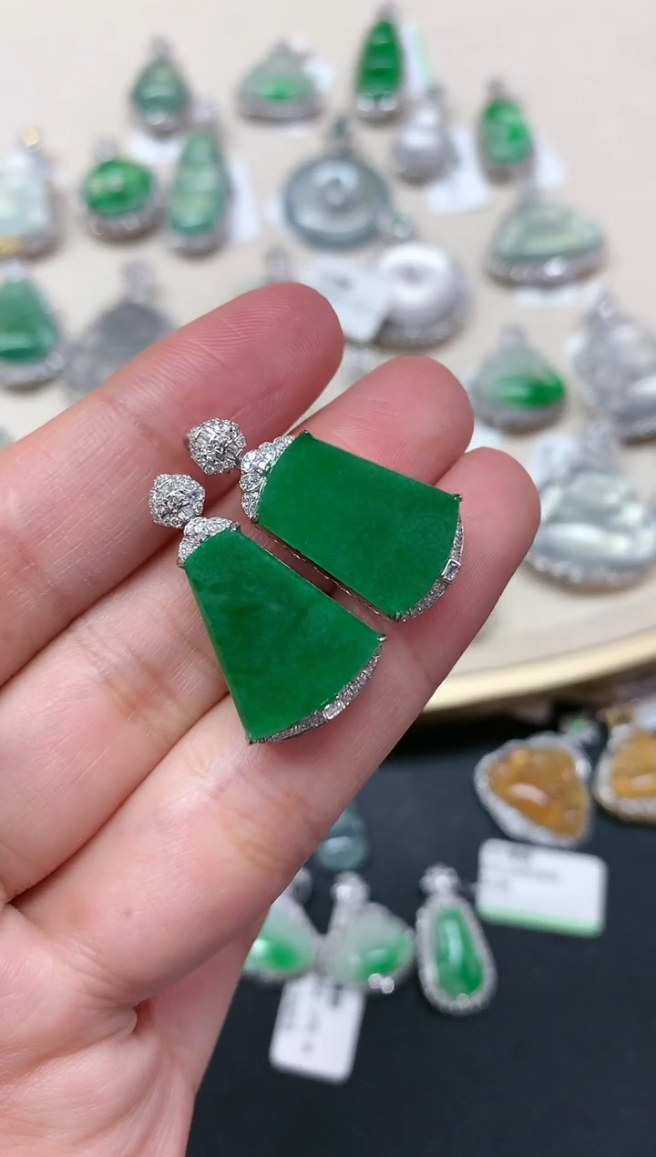 【闪购商品】翡翠吊坠(不含链)18K金镶嵌A65|6800多样性发其一