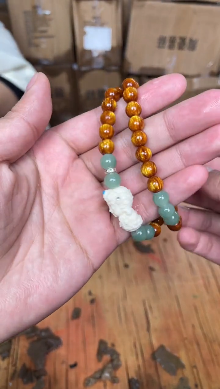 木质非金属捧月文创福利闪购商品无礼盒