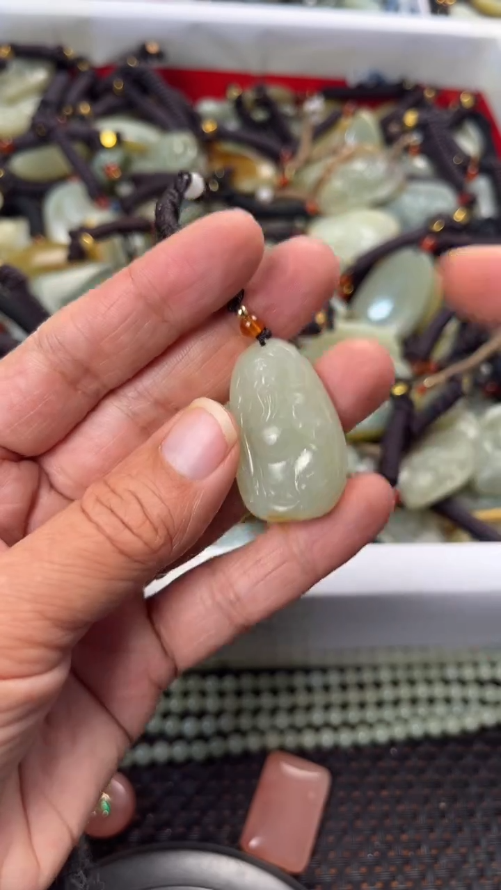 【闪购商品】和田玉颈饰未镶嵌多样性发货没有证书拍一发一有瑕