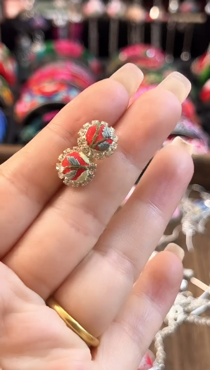 织绣民族风老绣饰品372