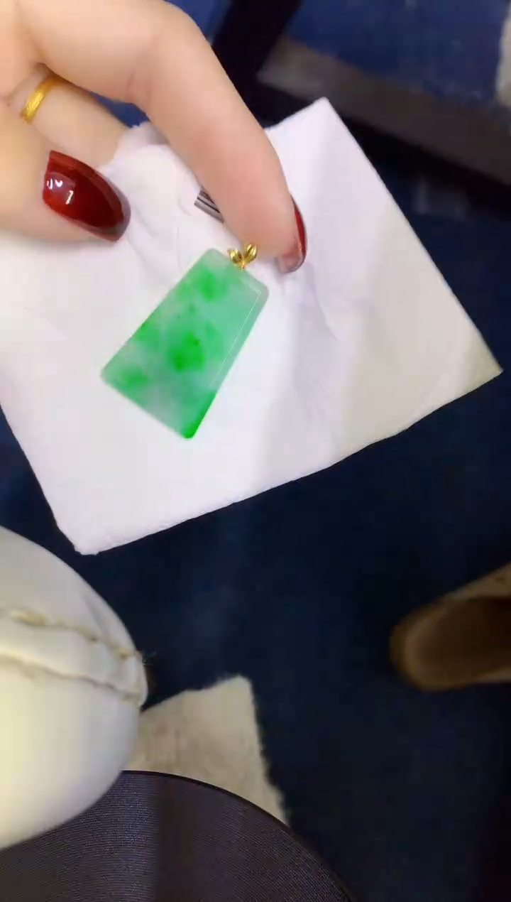 颈饰18K金镶嵌翡翠缅甸天然翡翠A货