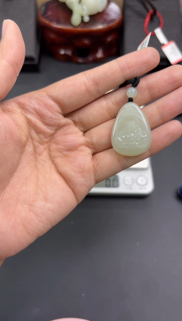 【闪购商品】和田玉吊坠(赠链)未镶嵌且末微色差近矿吊坠