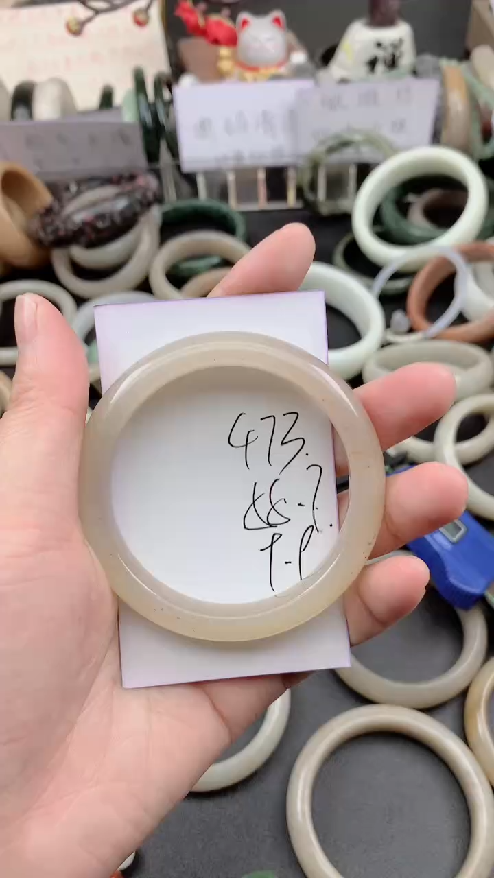未镶嵌手镯石英质玉473