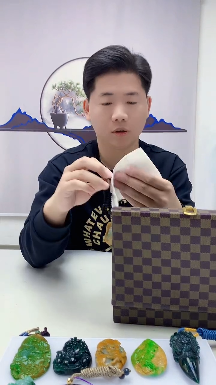 【闪购商品】定制翡翠未镶嵌4917DD-毛货挂件