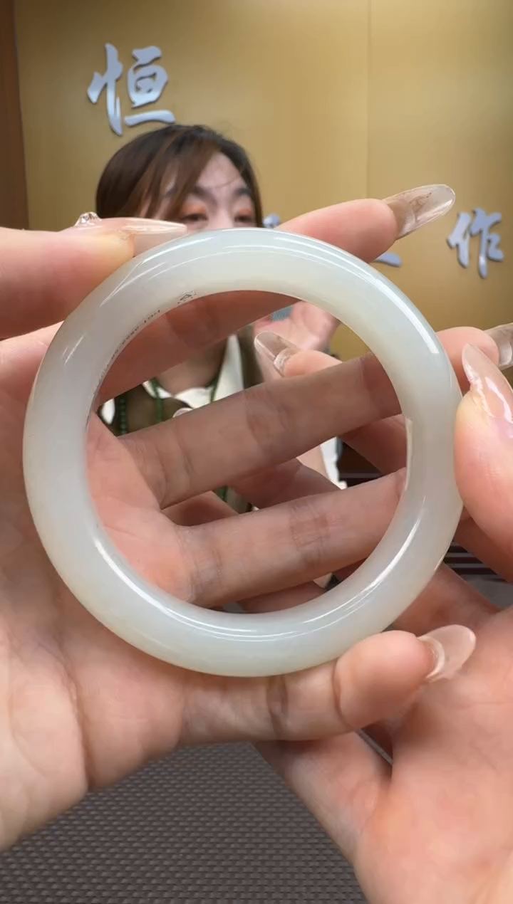 【闪购商品】和田玉手镯未镶嵌60
