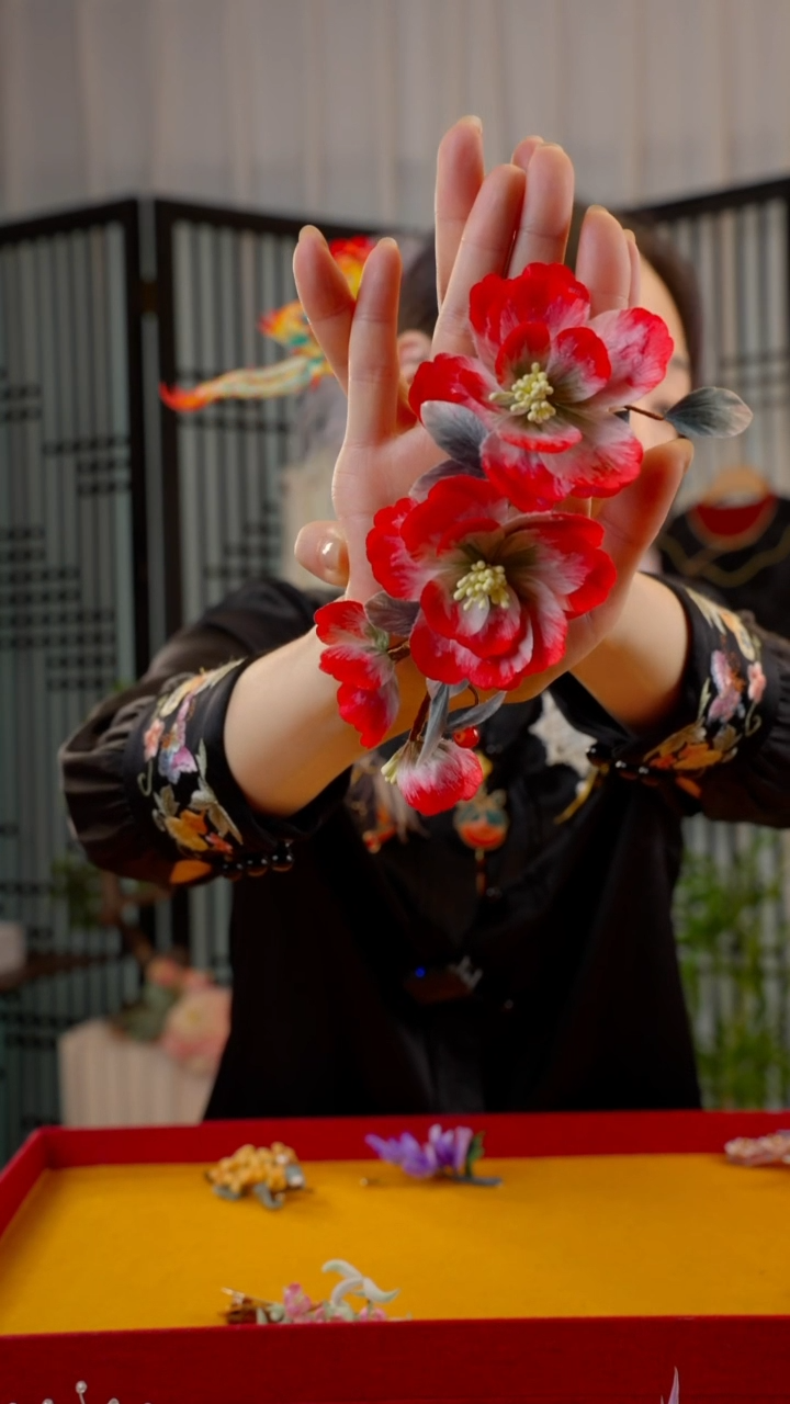 刺绣非遗绒花饰品苏绣