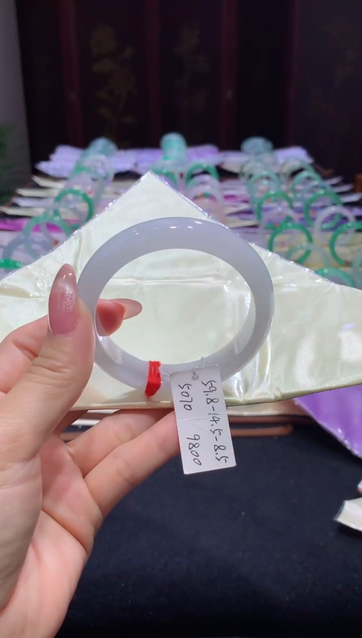 【闪购商品】翡翠手镯未镶嵌大圈白月光59.8圈