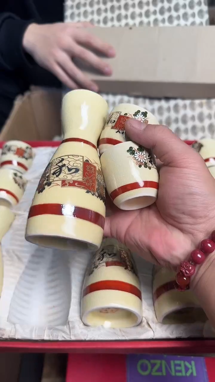 瓷片一壶两杯瓷器瓷器瓷器