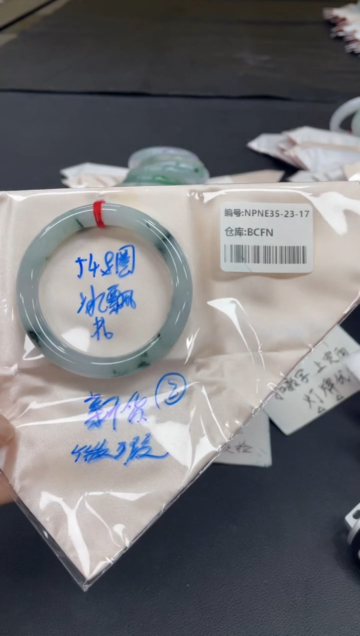 未镶嵌手镯翡翠翡翠手镯
