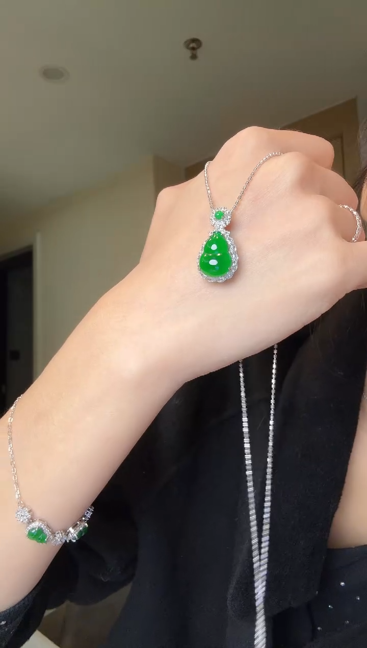 【闪购商品】翡翠吊坠(不含链)银S925镶嵌天然翡翠吊坠