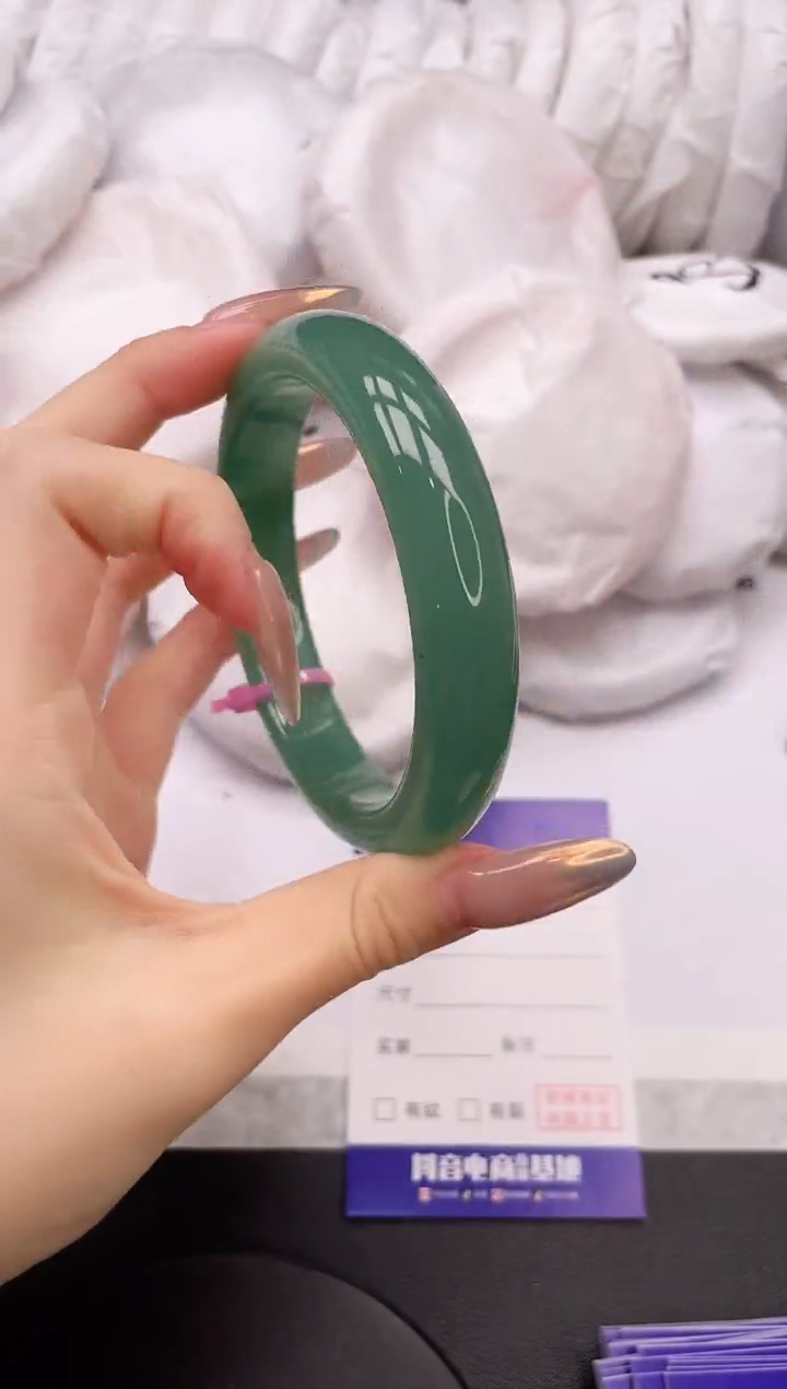 【闪购商品】石英质玉手镯未镶嵌4K300-66