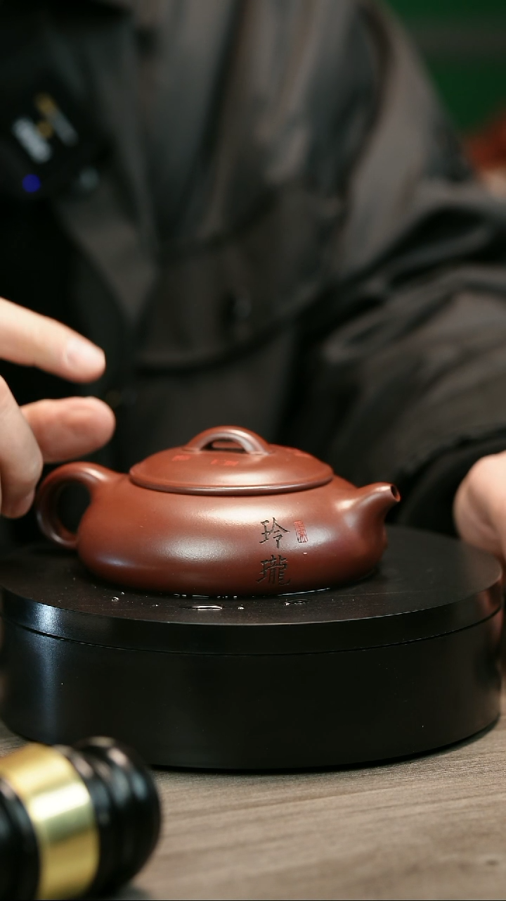 茶壶紫砂知***命H2357李传荣刻绘乳瓢