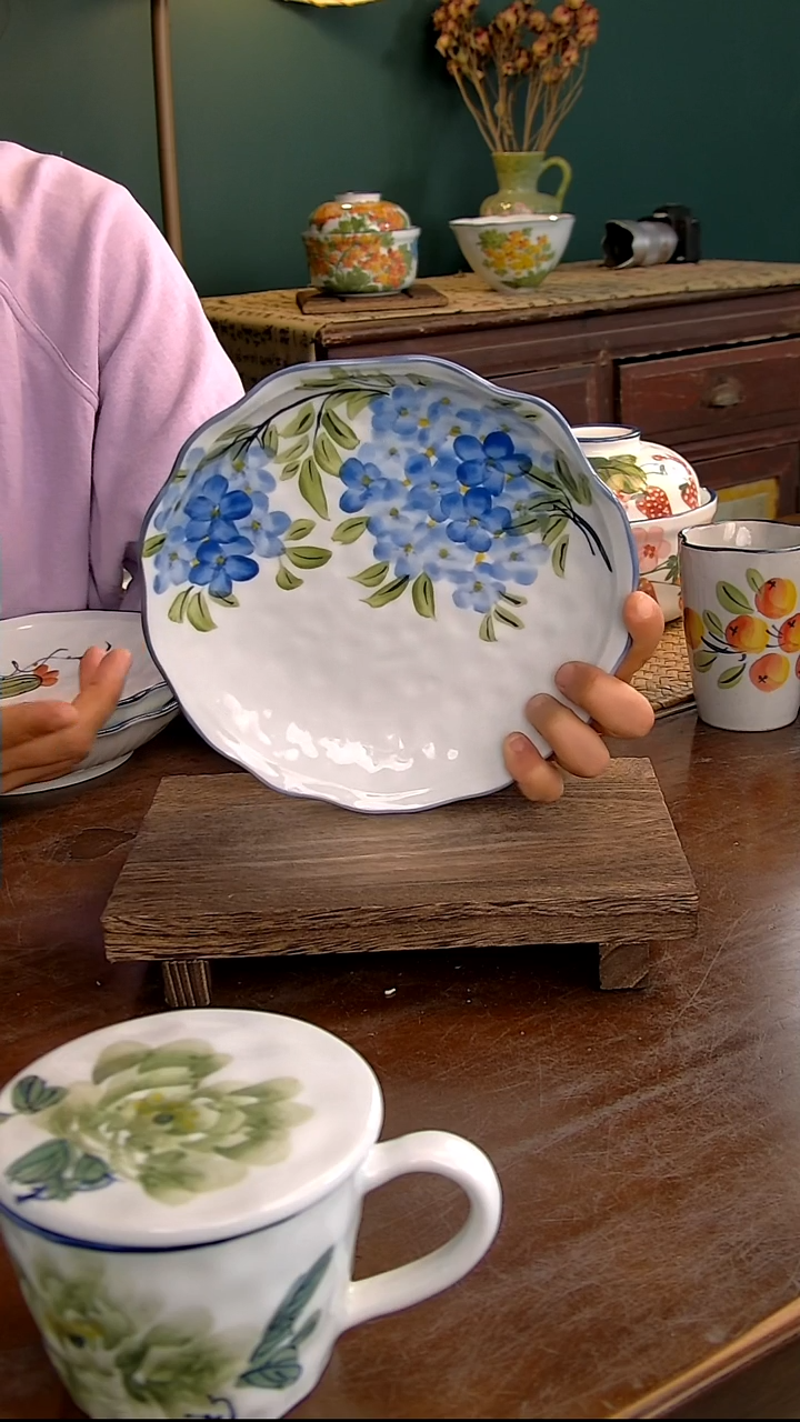 瓷片高白8英寸荷叶边平盘-蓝绣球