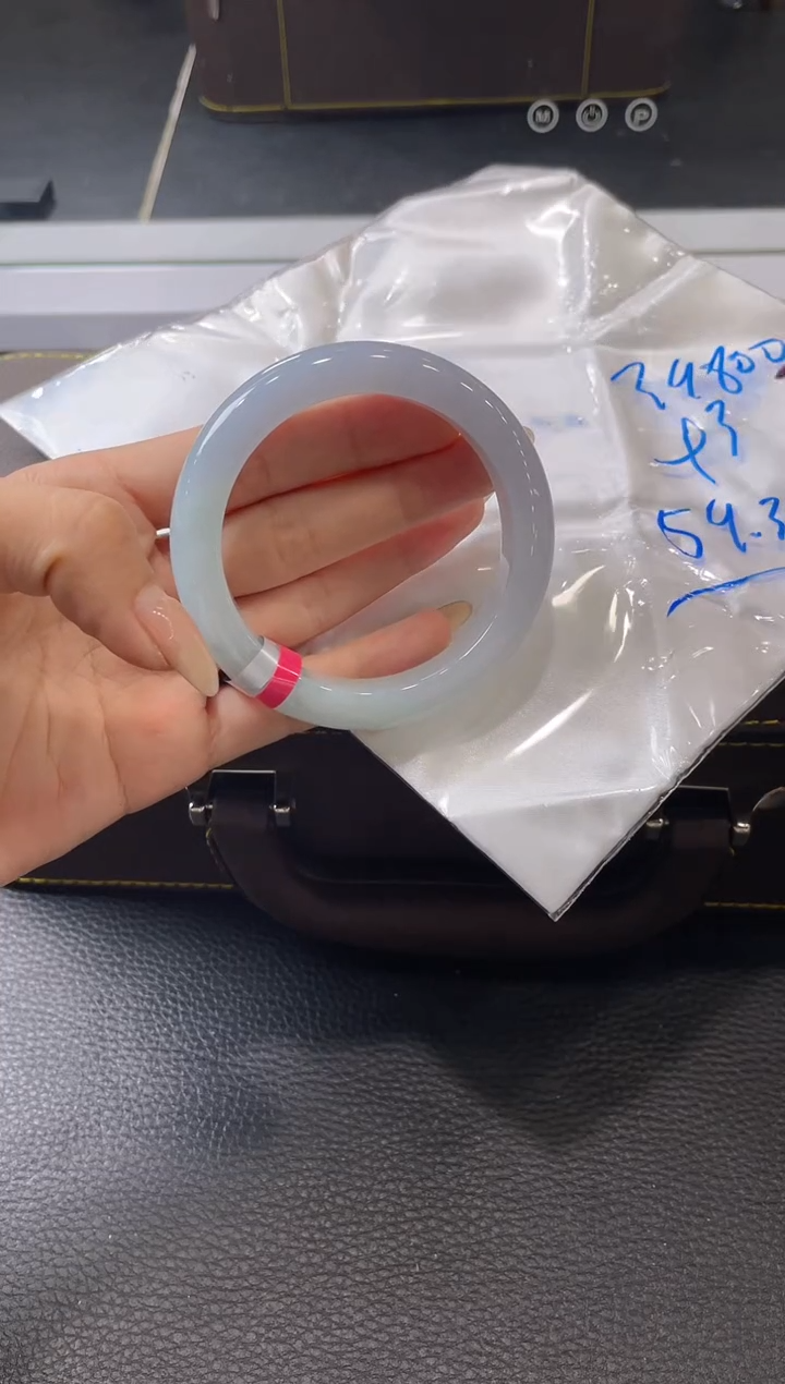 【闪购商品】翡翠手镯未镶嵌手镯