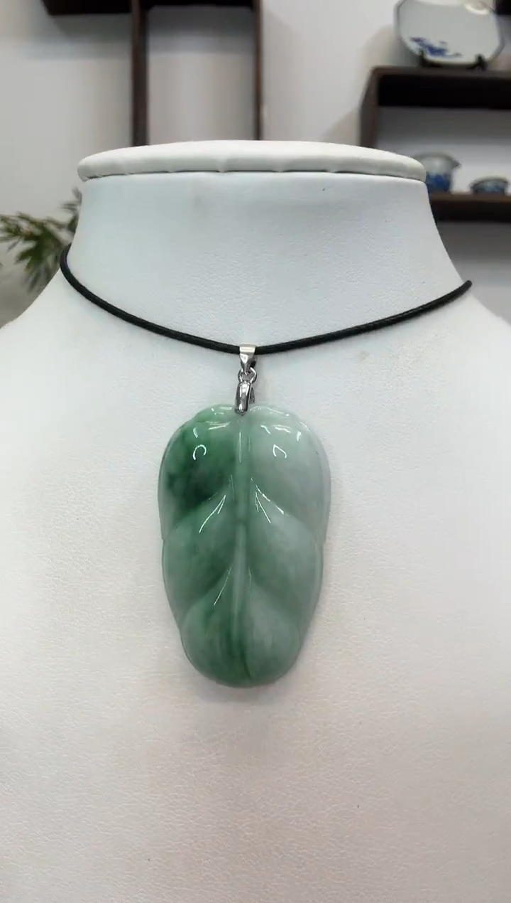 颈饰银S925镶嵌翡翠叶子
