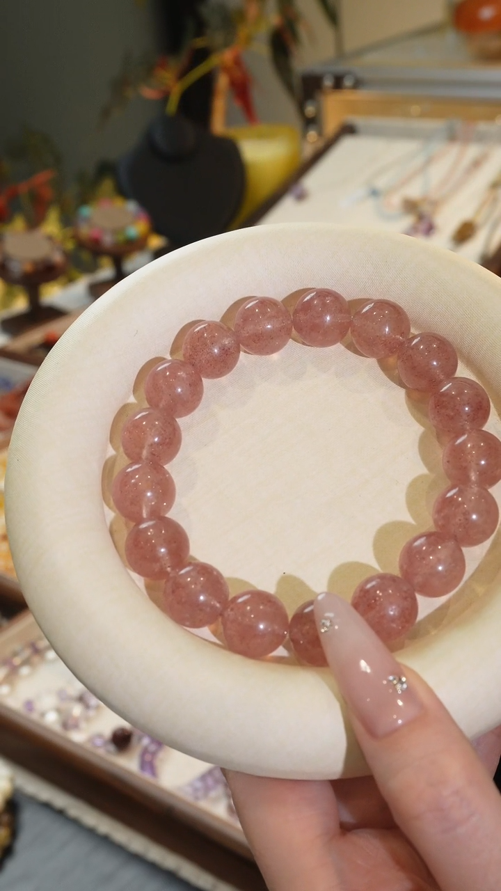 无无粉色草莓晶手串