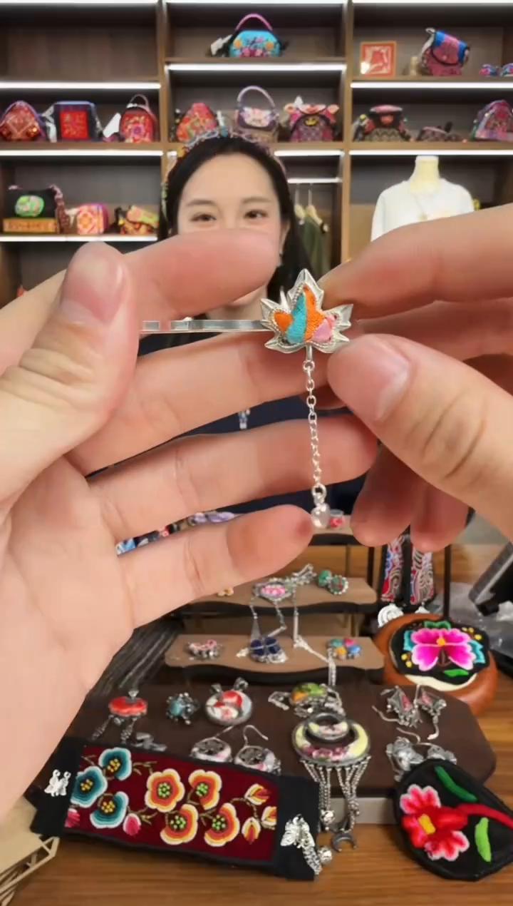 【闪购商品】织绣119蒙阿苏苗绣传承