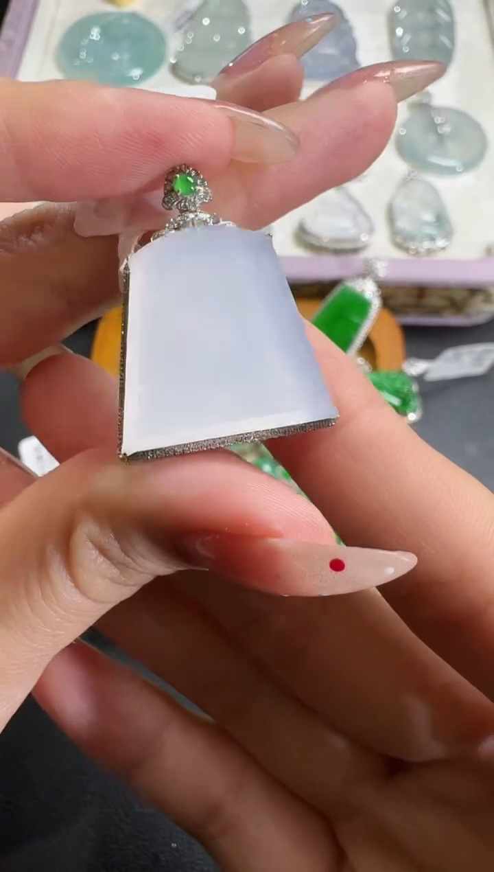 【闪购商品】翡翠吊坠(不含链)18K金镶嵌【源头工厂】钻石镶嵌