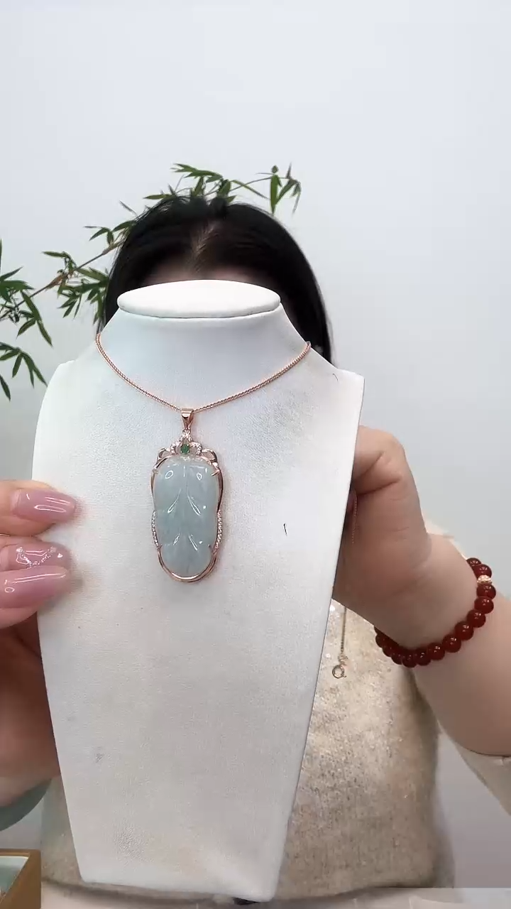 【闪购商品】翡翠吊坠(赠链)银S925镶嵌叶子玫瑰边