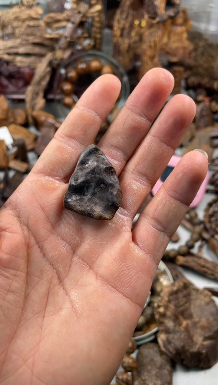 沉香沉香碎屑  加里曼丹 沉香2.6克沉水