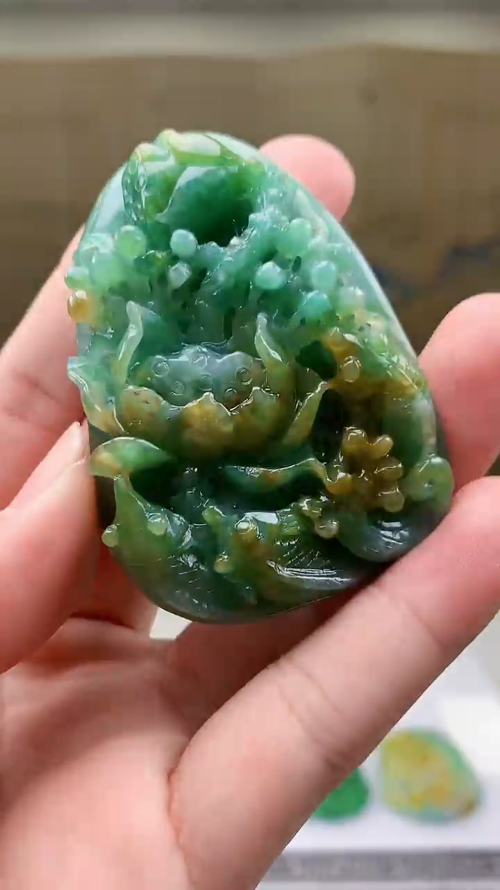 【闪购商品】定制翡翠未镶嵌4852bb-毛货挂件66