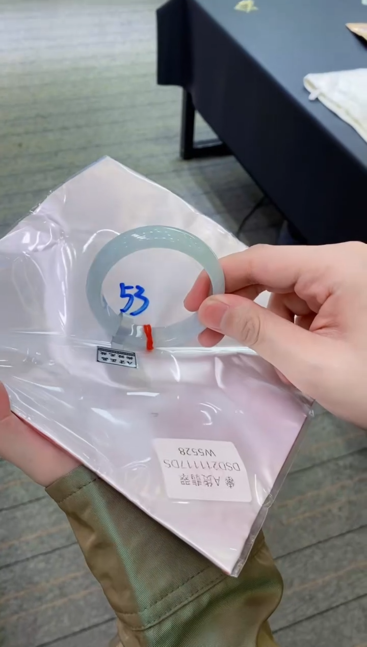 【闪购商品】翡翠手镯未镶嵌              