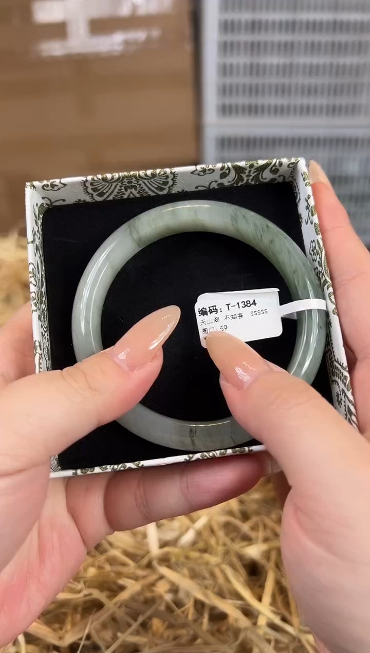 未镶嵌手镯石英质玉T1384