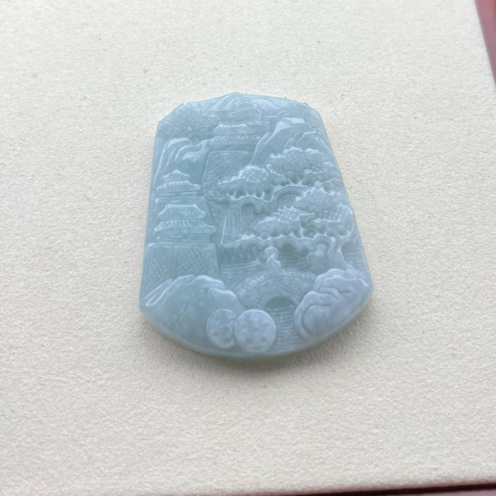 天然翡翠A货山水牌吊坠拍多样性发货拍一发一雕刻飘绿