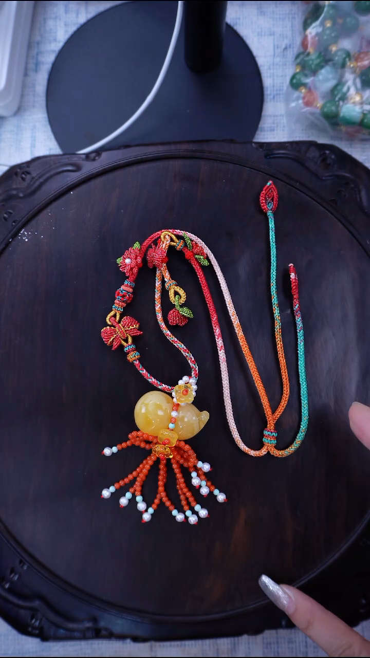 琥珀颈饰未镶嵌1.4日 多样性发其一