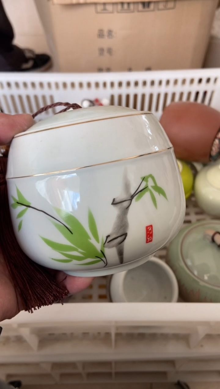 杯无运费险有瑕疵的摄影的产品有使用过的痕迹有点脏介意勿拍