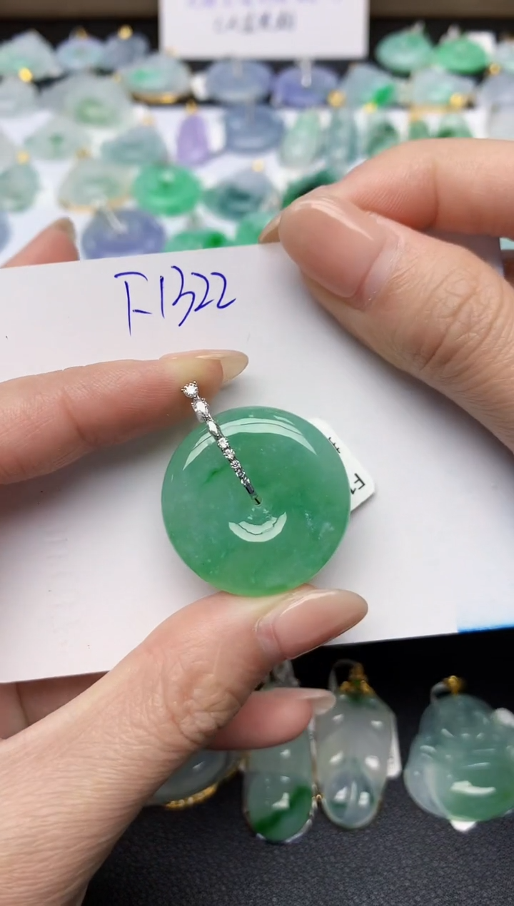 颈饰18K金镶嵌翡翠天然缅甸A货翡翠百元以上9元证书费自理