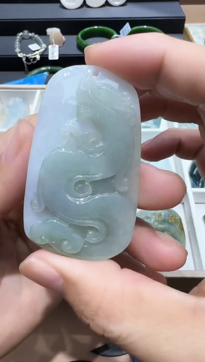 吊坠(赠链)未镶嵌翡翠吊坠