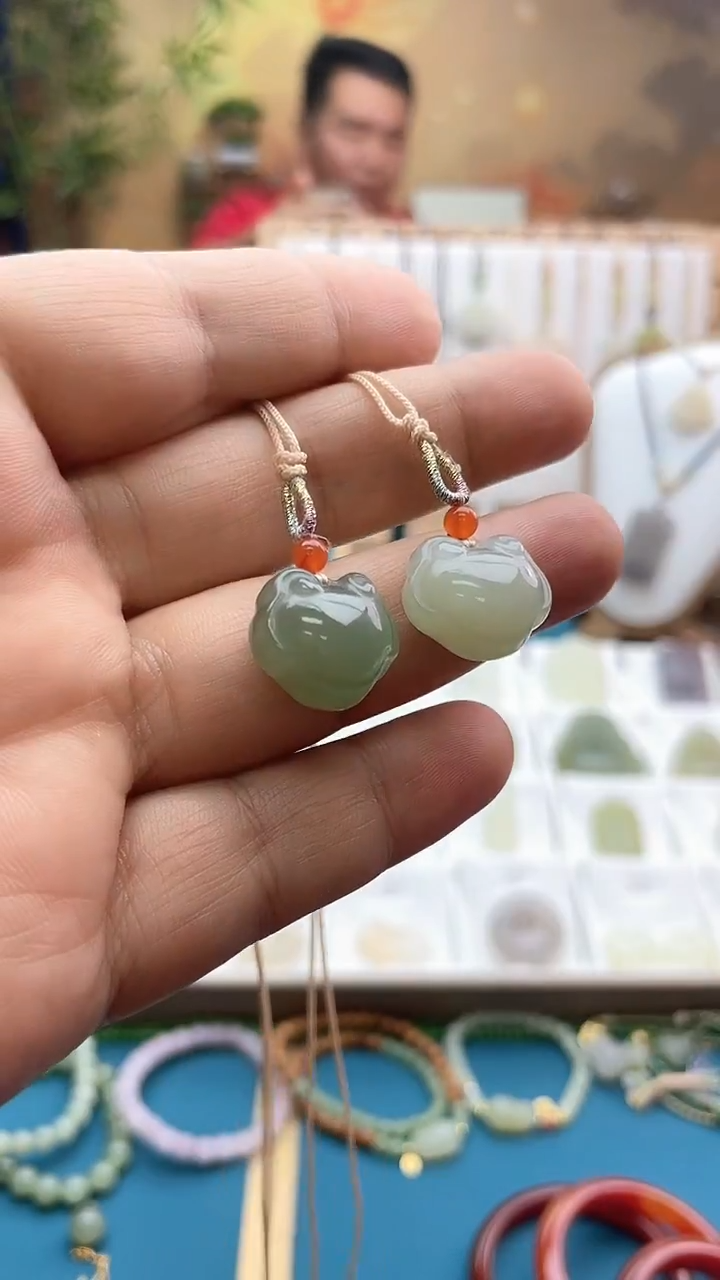 吊坠(不含链)未镶嵌和田玉约卡17mm宝宝锁，多样性发一件