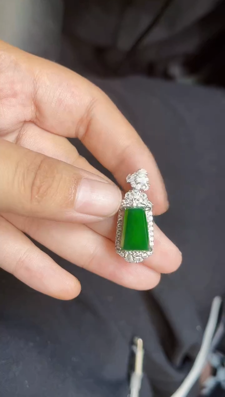 翡翠银S925镶嵌颈饰无事牌吊坠